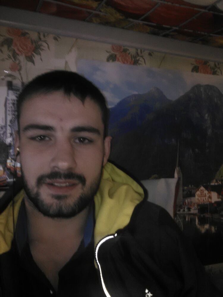  10435280  Aleksandar, 34 ,    