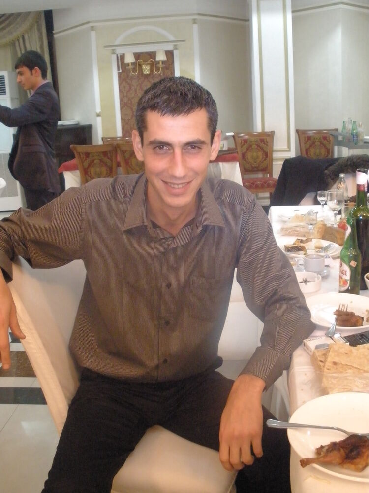 4125300  Artur, 43 ,    