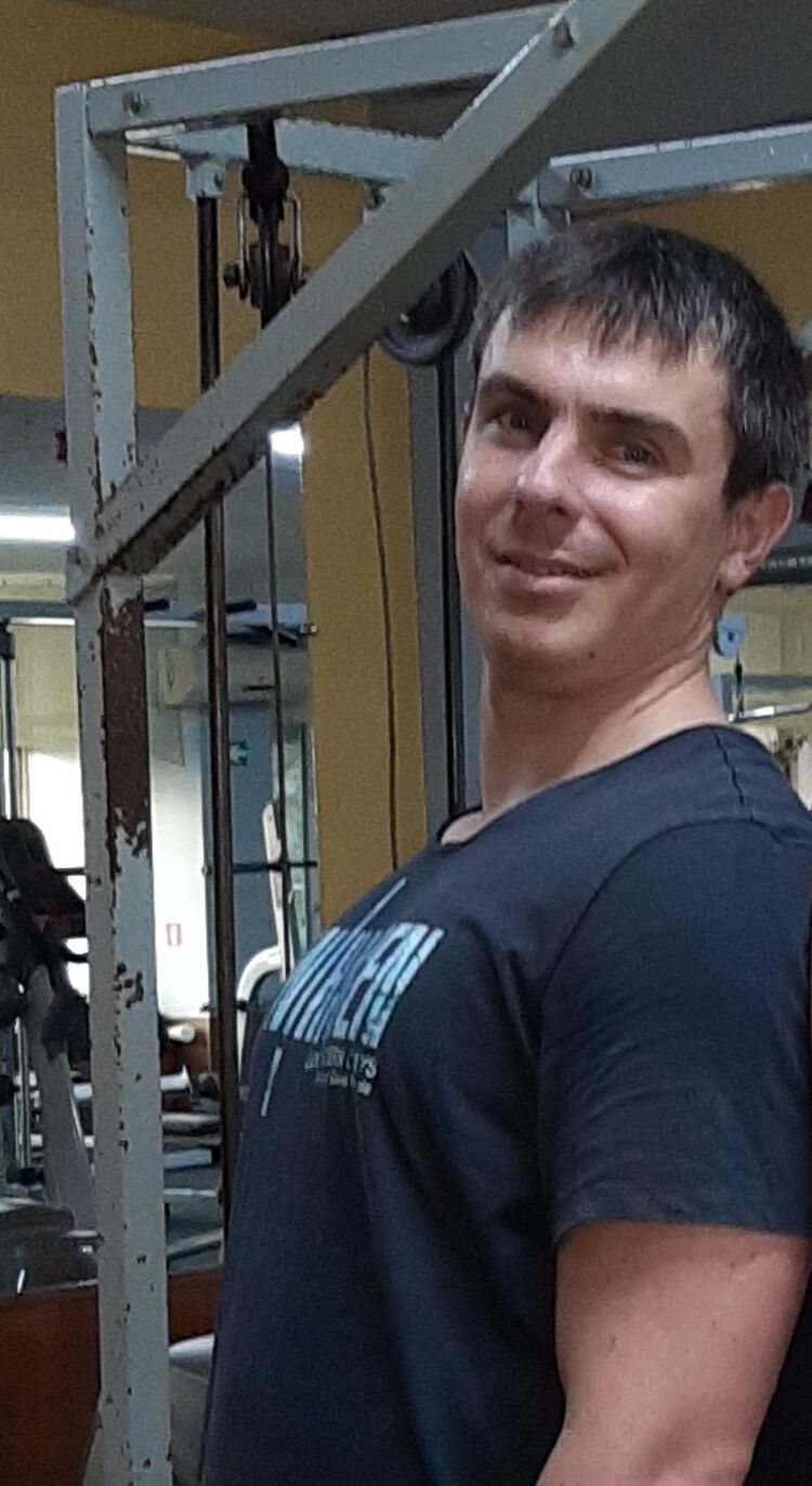  42307820  Alex woolf, 41 ,    