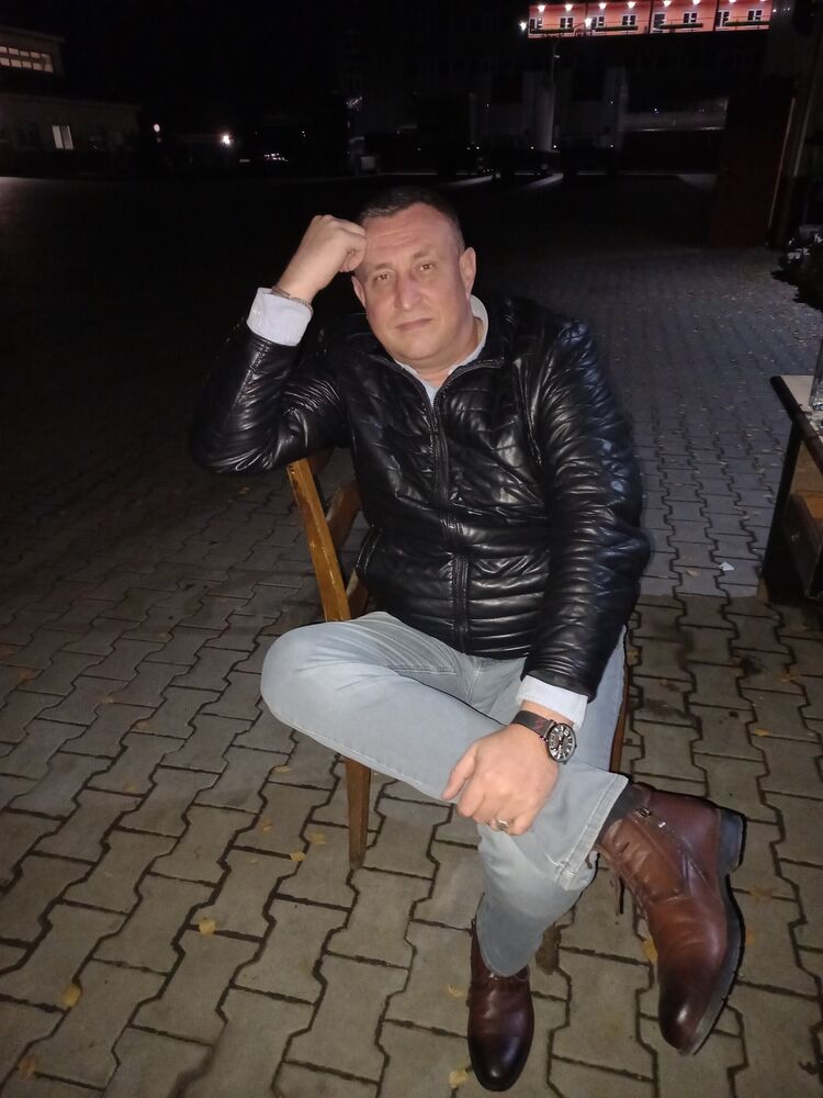  49829490  Denis, 40 ,    