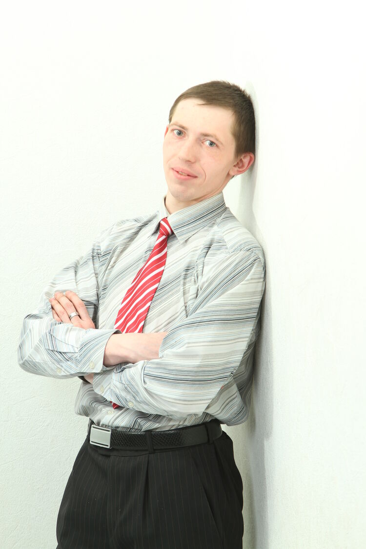  25401350  Konstantin, 35 ,    