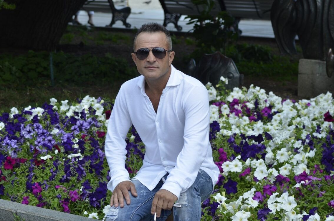  ,   Ezel, 46 ,  