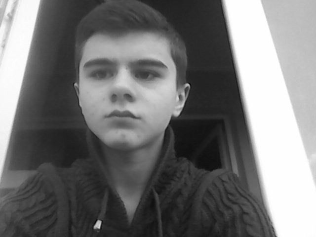 5899090  Anton, 28 ,    