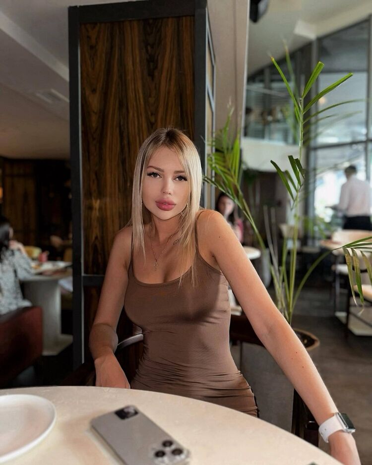  ,   Eva, 22 ,   ,   
