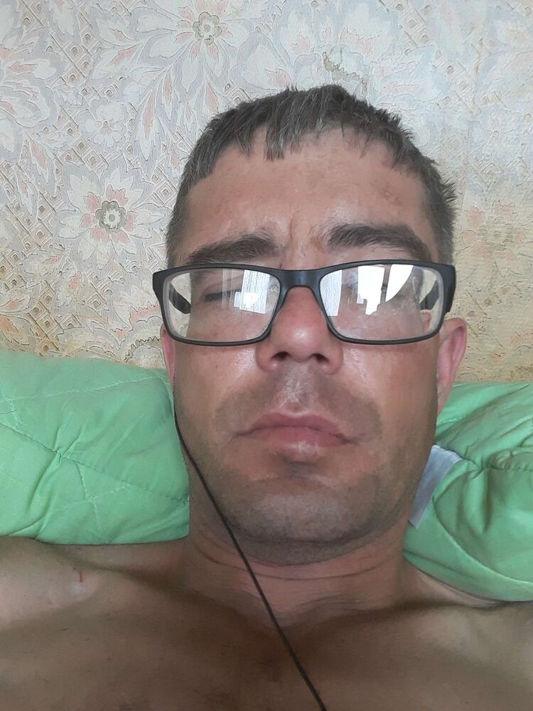  17142780  Artem, 41 ,    