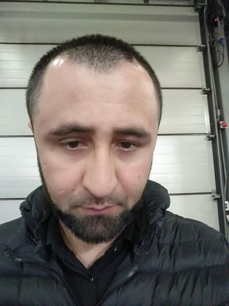  ,   Akbar, 35 ,   ,   , c 