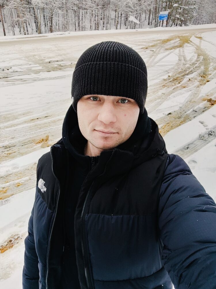  40158090  Vladimir, 30 ,    