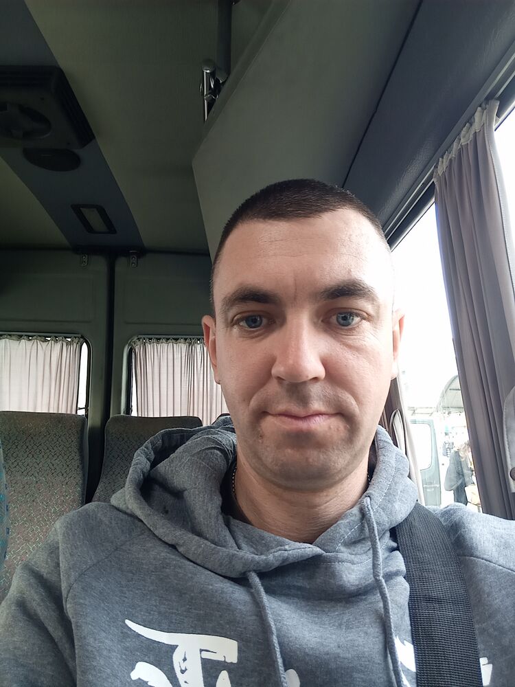  44523480  Den, 38 ,    