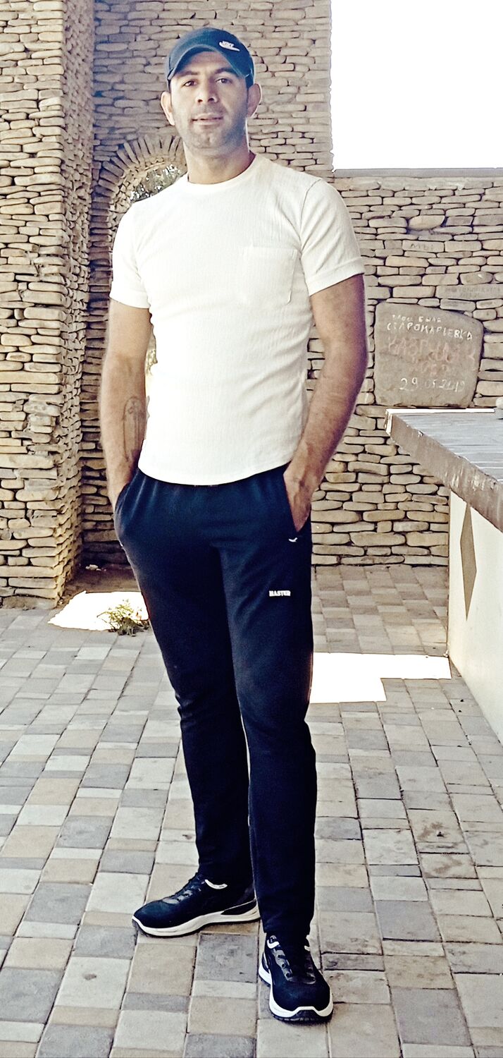  38573430  , 28 ,    