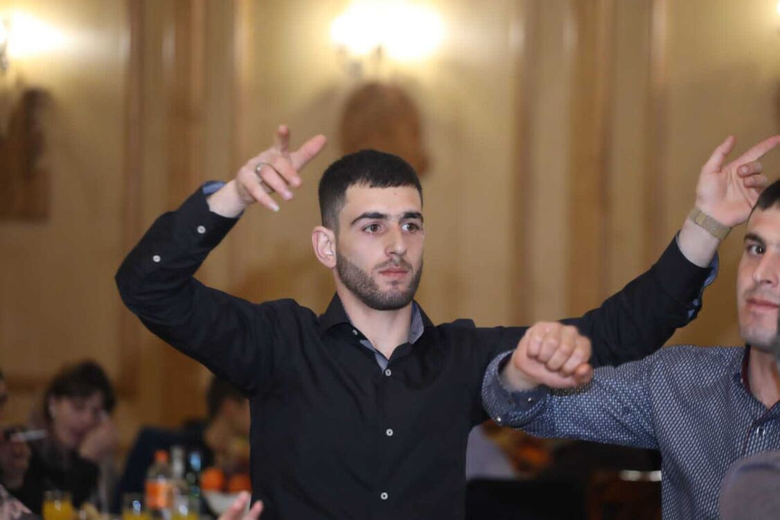  45521430  Arman, 28 ,    