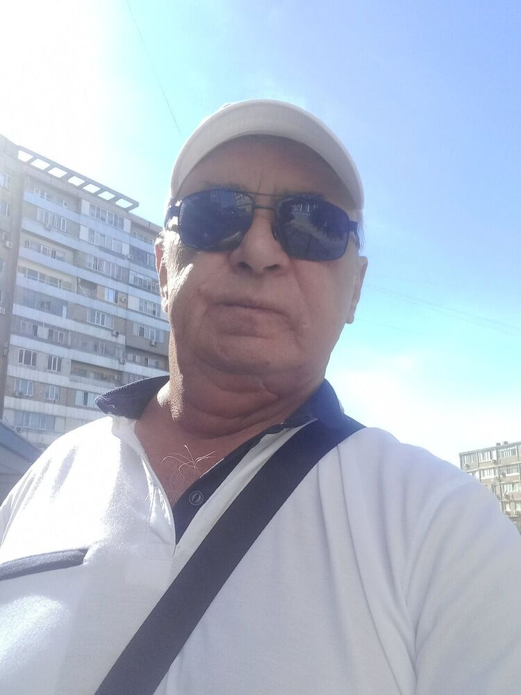  40933550  Alexander, 55 ,    