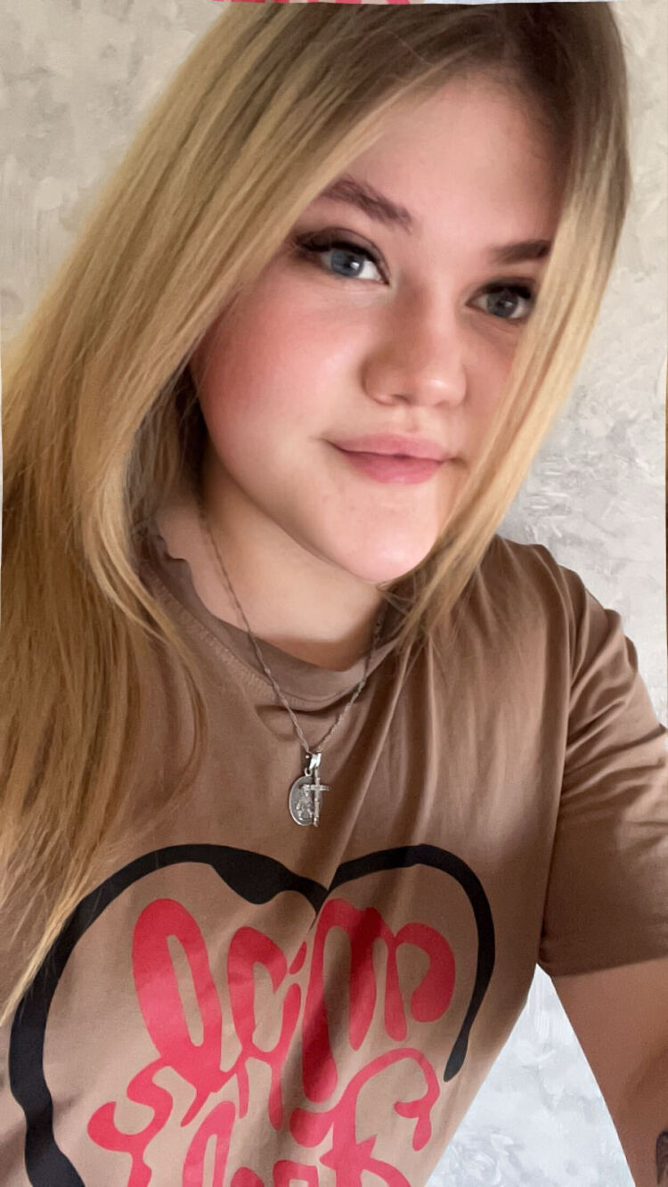  ,   Viktoria, 23 ,   