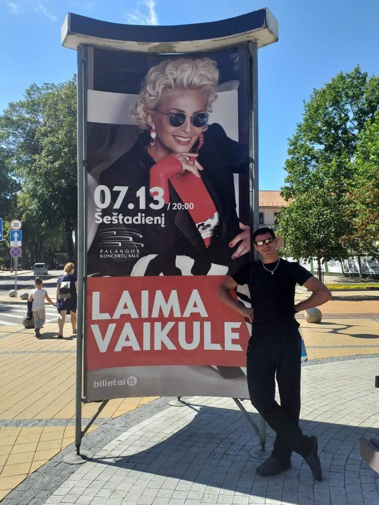  34613800  Witalii, 41 ,    