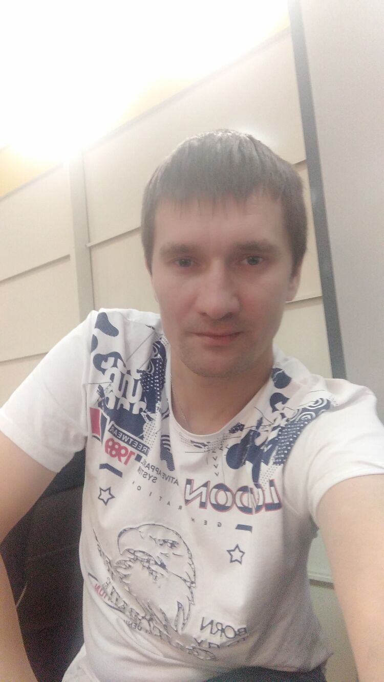  30631210  Mikhail, 40 ,    