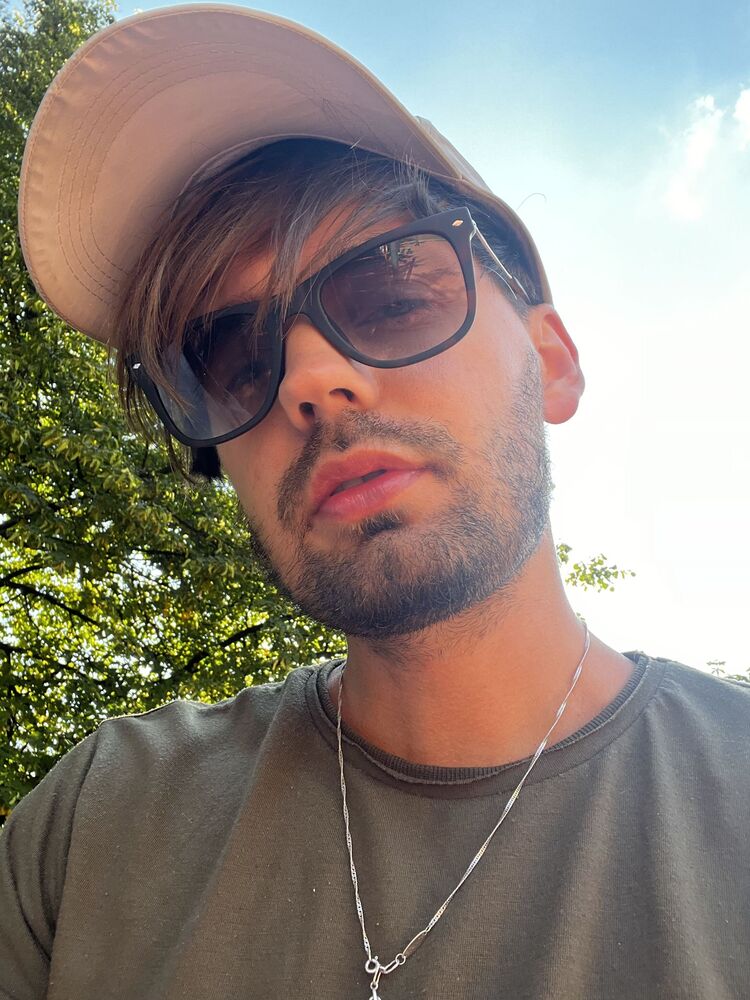  38043890  Mark, 31 ,    