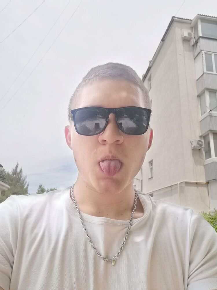  ,   Maxim, 23 ,   ,   , c , 