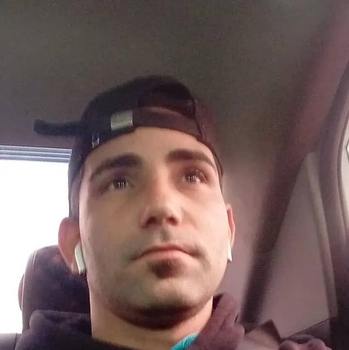  52681890  Antonio, 27 ,    