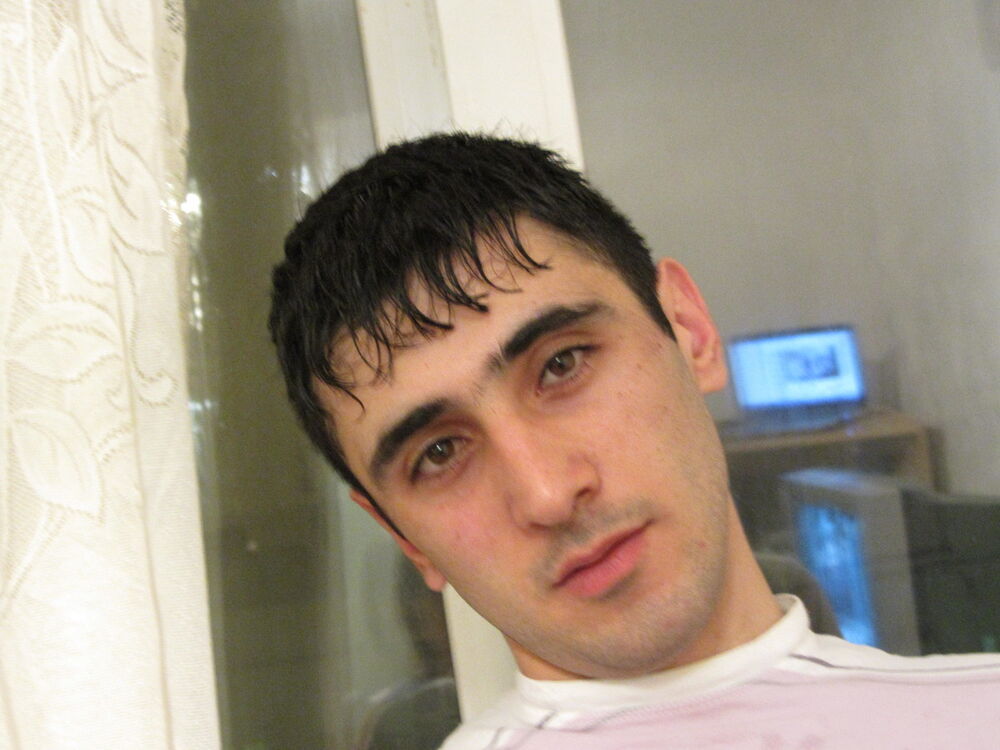  4142110  Araik, 32 ,    
