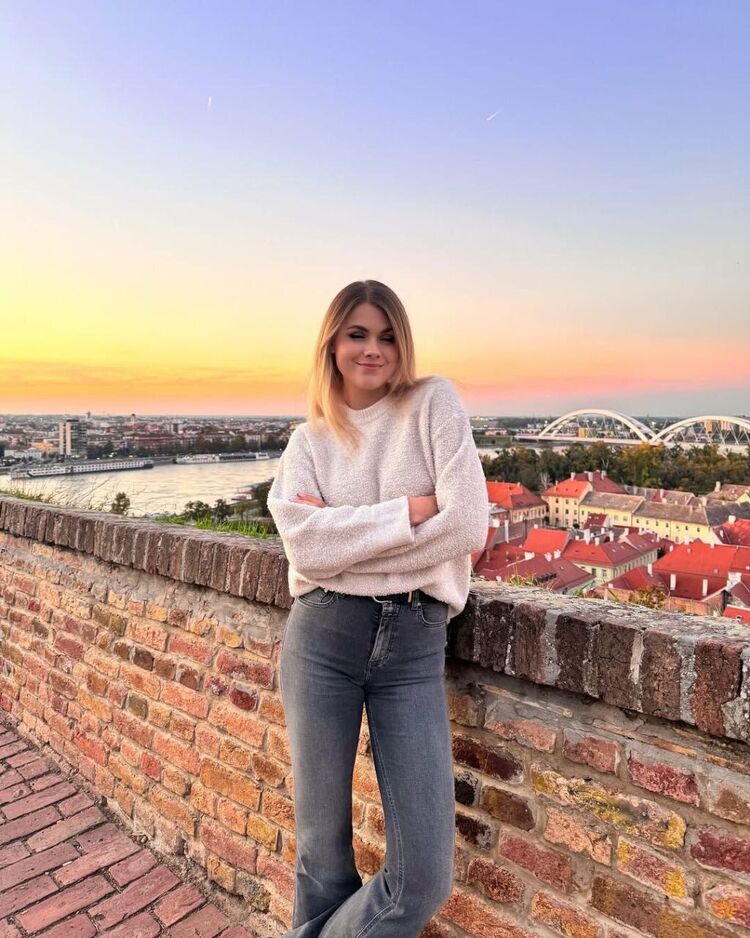  Homberg,   , 32 ,   c , 