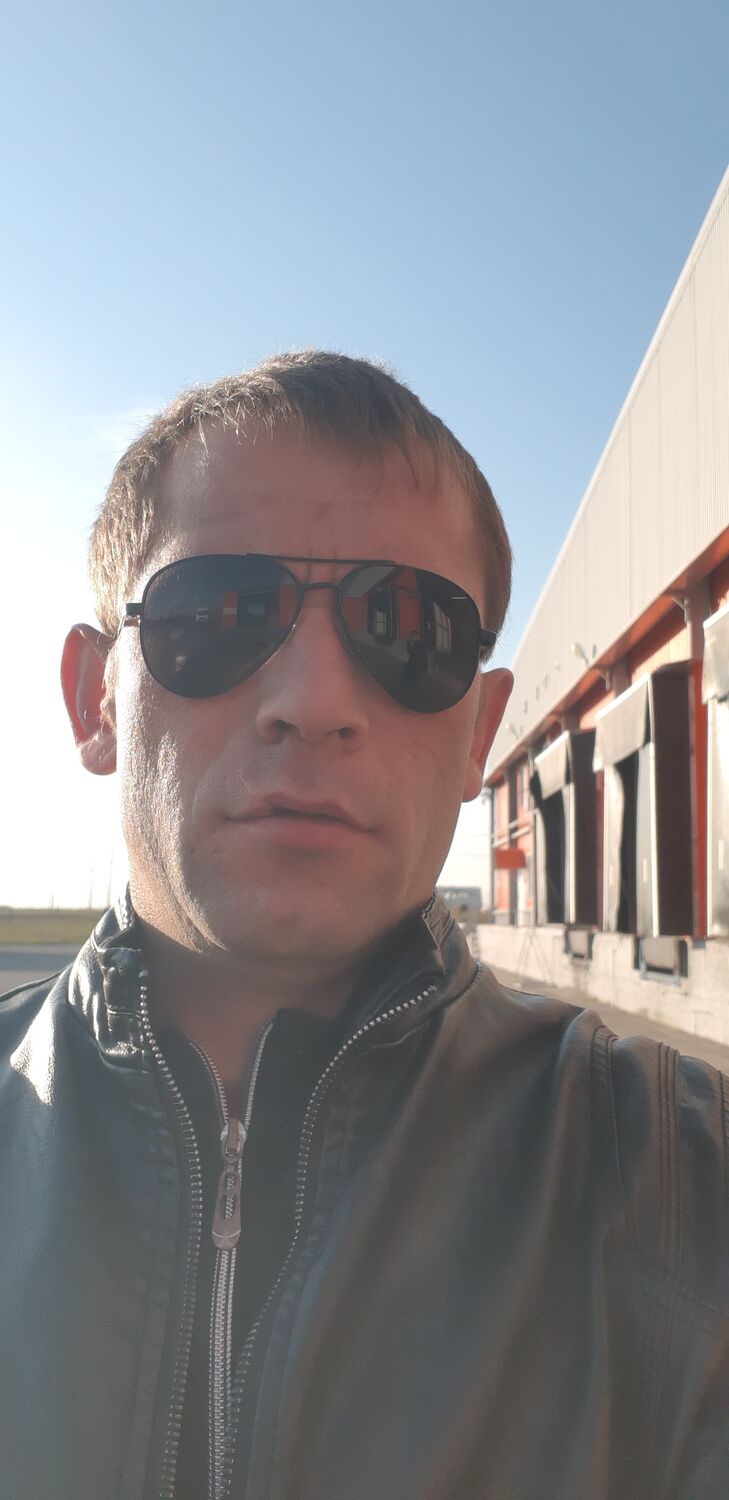  39087340  Nikolai, 36 ,    