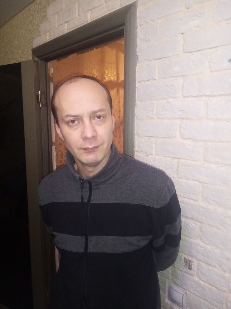  18289390  Thomas, 45 ,    