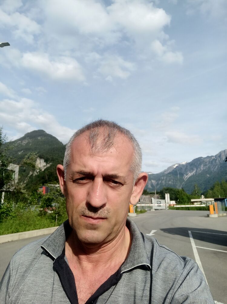  44089050  Azer, 52 ,    