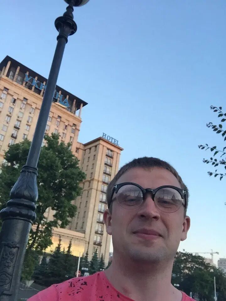  27046180  Maxim, 41 ,    