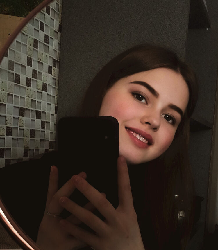  ,   Nika, 21 ,   