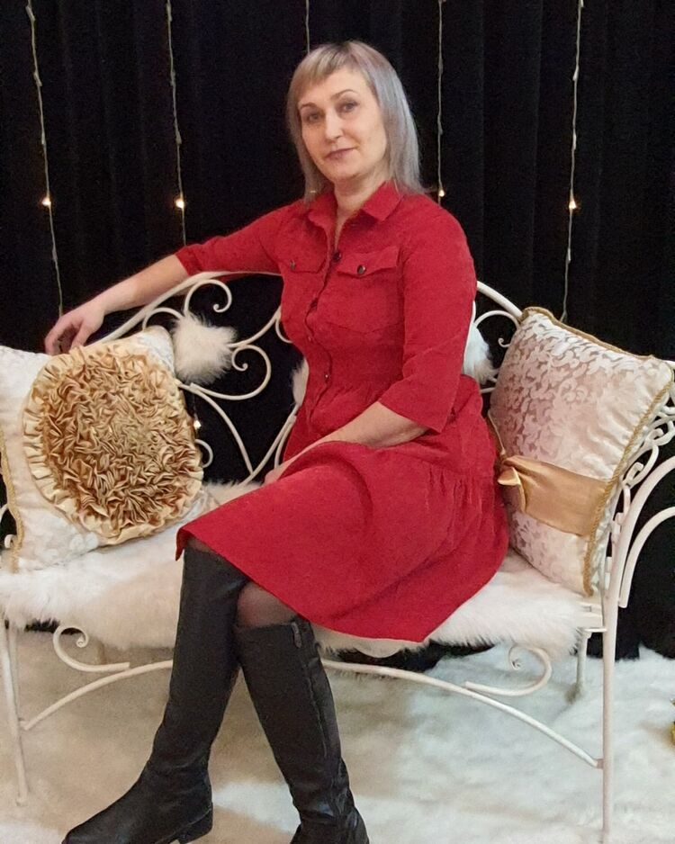  49280070  Lena, 41 ,    