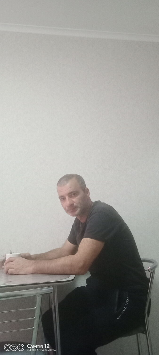  48381470  Kerim, 43 ,    