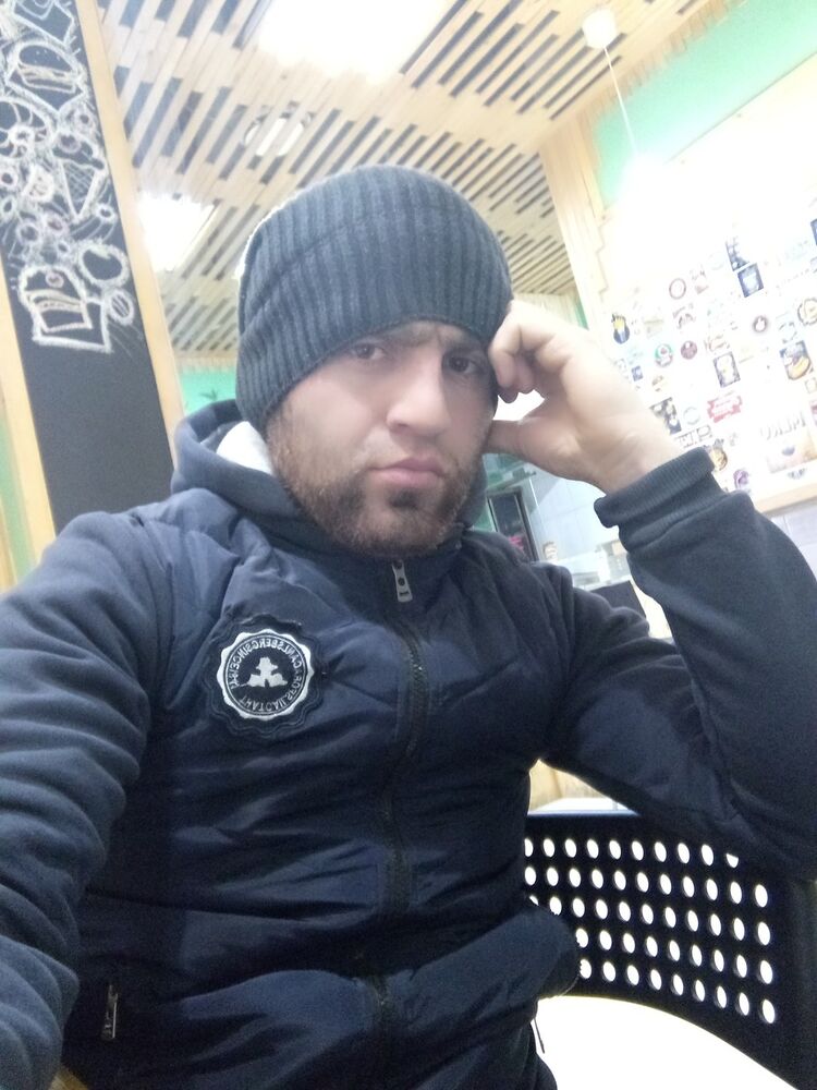  ,   Farik, 32 ,  