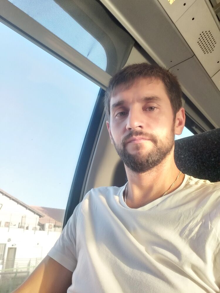  40709140  Andrei, 34 ,    Azor
