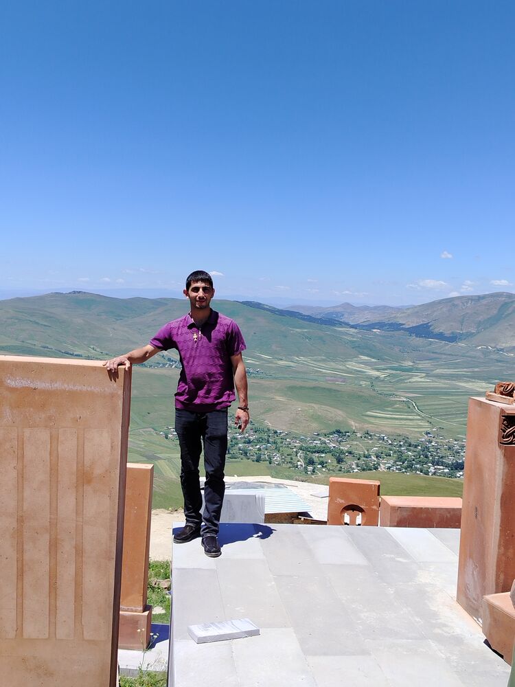  54721750  Aram, 31 ,    