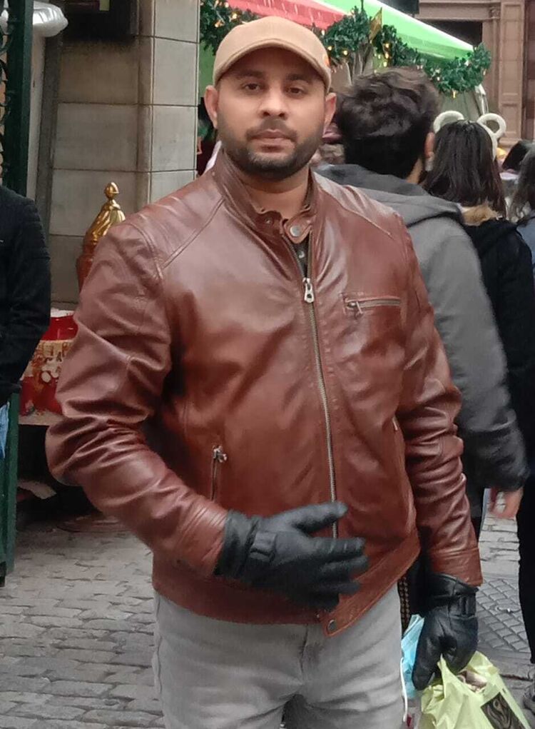  53666240  Mikhail, 57 ,    -