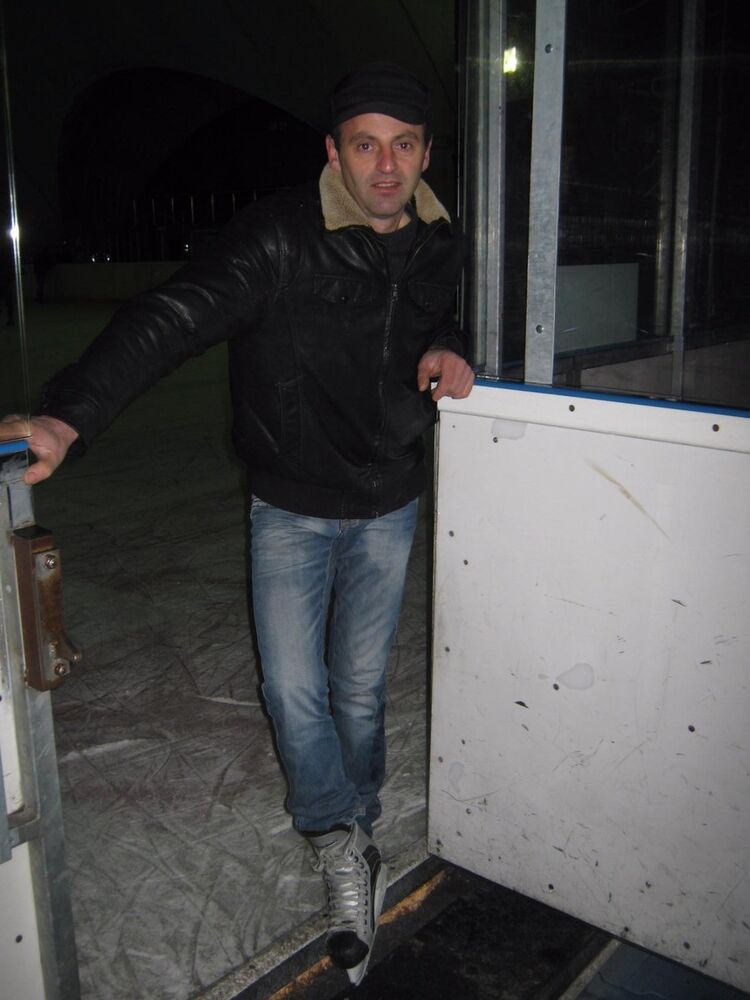  11252270  Victor, 44 ,    