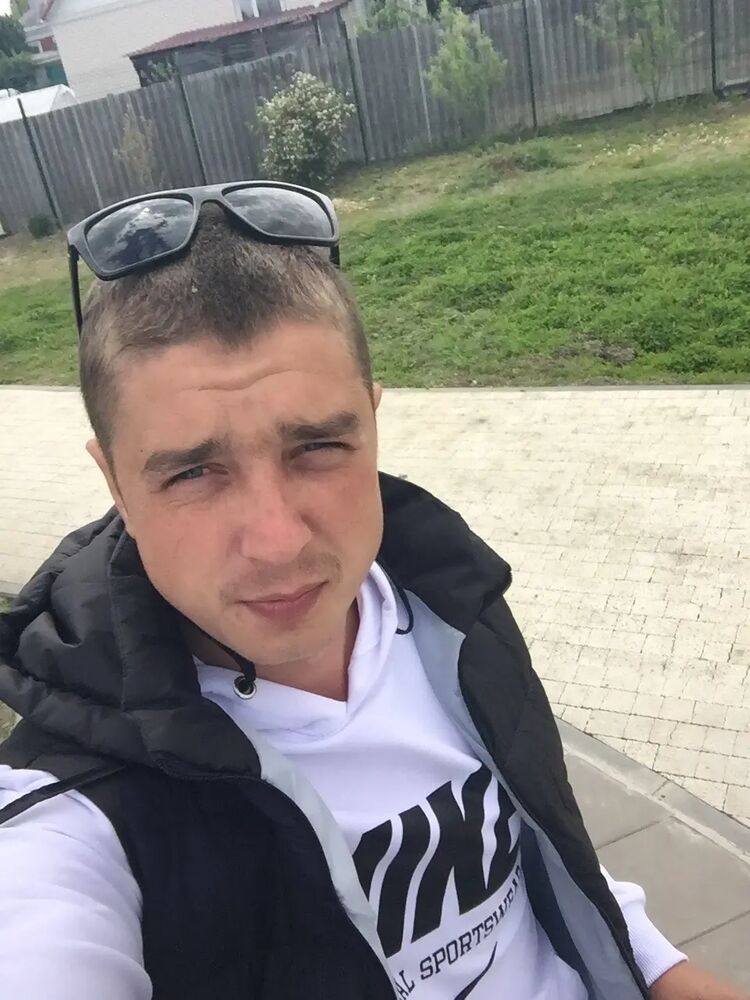  27905630  Denis, 29 ,    