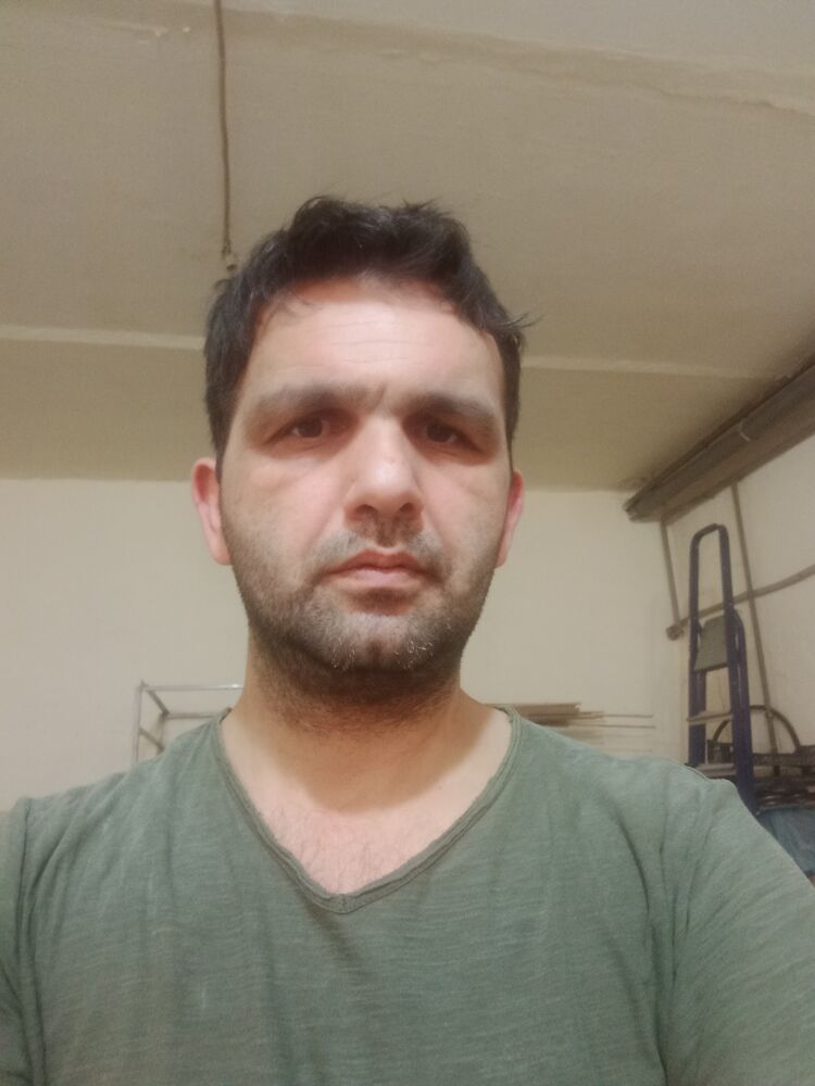  ,   Armen, 43 ,   ,   