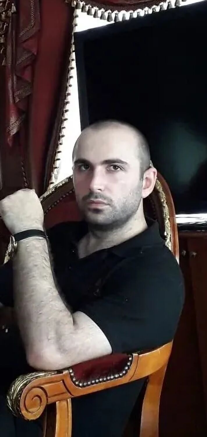  49803950  I r a k l i, 25 ,    