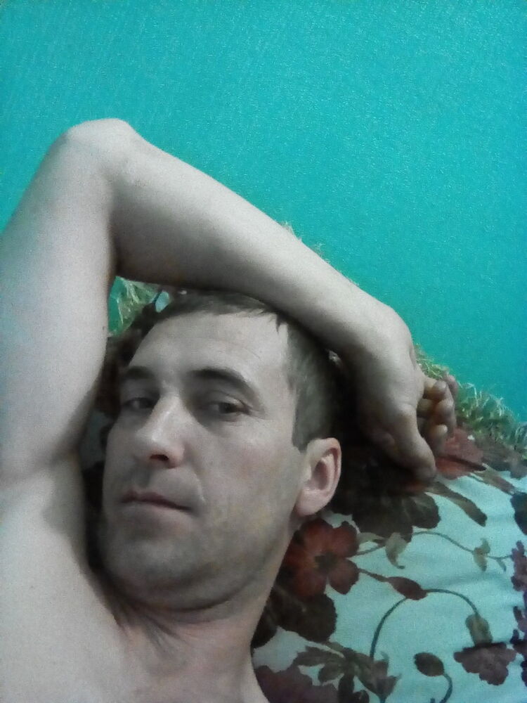  10451230  Andrej, 44 ,    