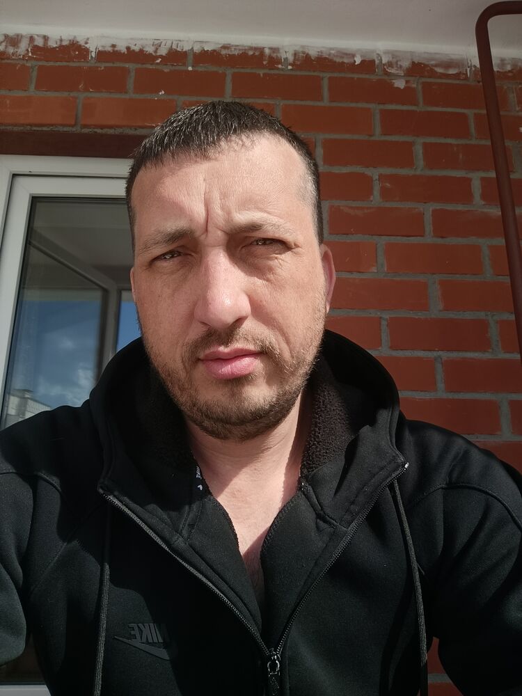  51944770  Alexander, 37 ,    