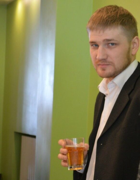  4710470  Artem, 41 ,    