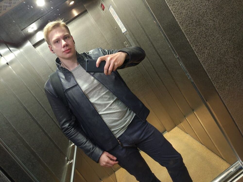  ,   Anton, 27 ,   