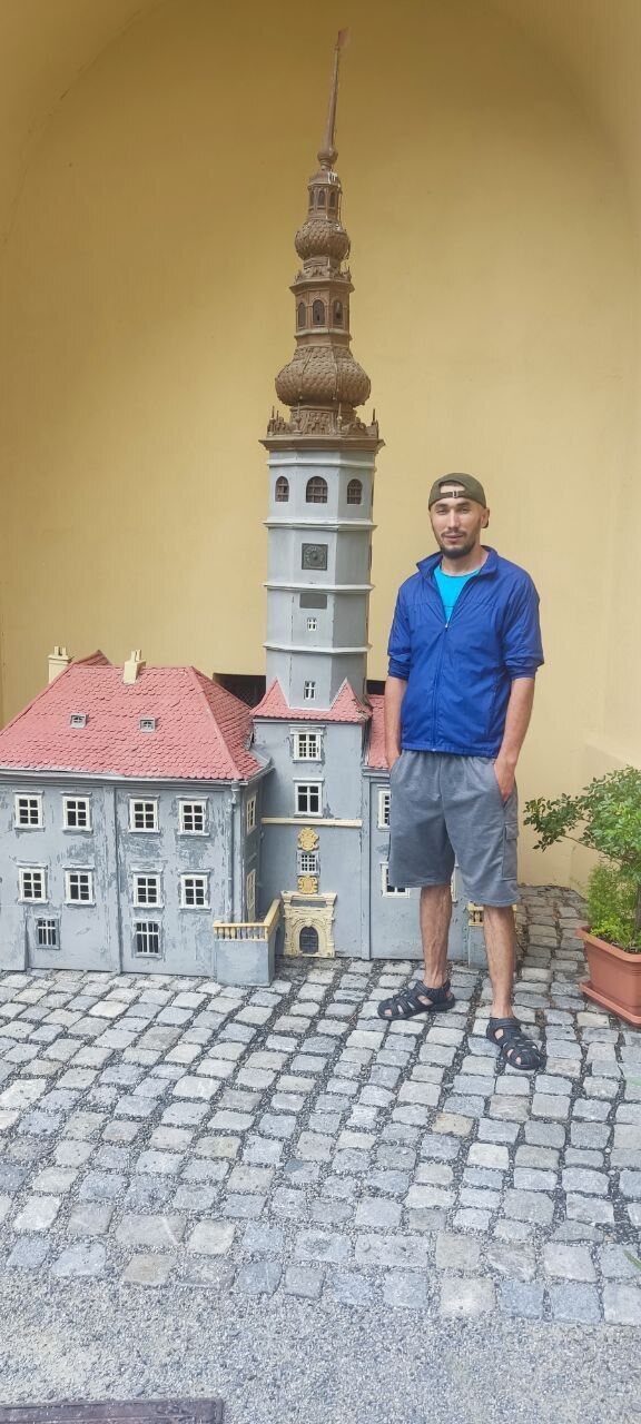  44114930  Ayub, 32 ,    Praha