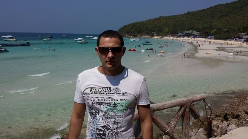  4521290  Denis, 44 ,    