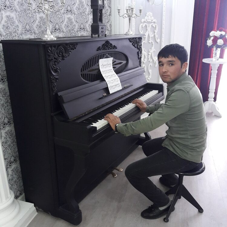  ,   Axrorbek, 32 ,   ,   , c 