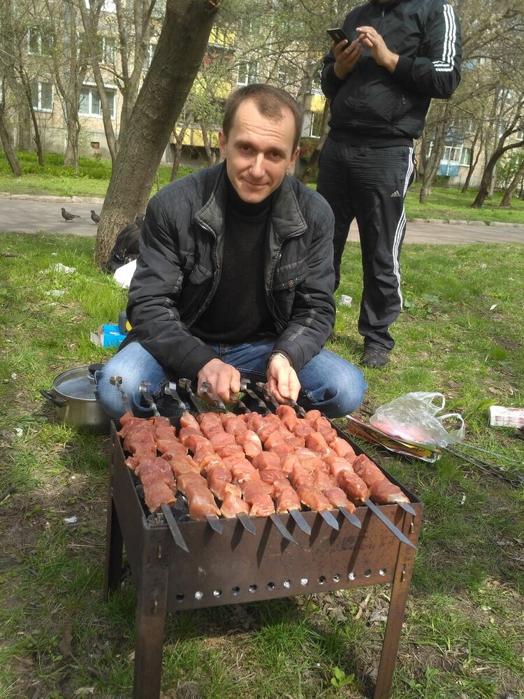  21835550  Serhii, 41 ,    