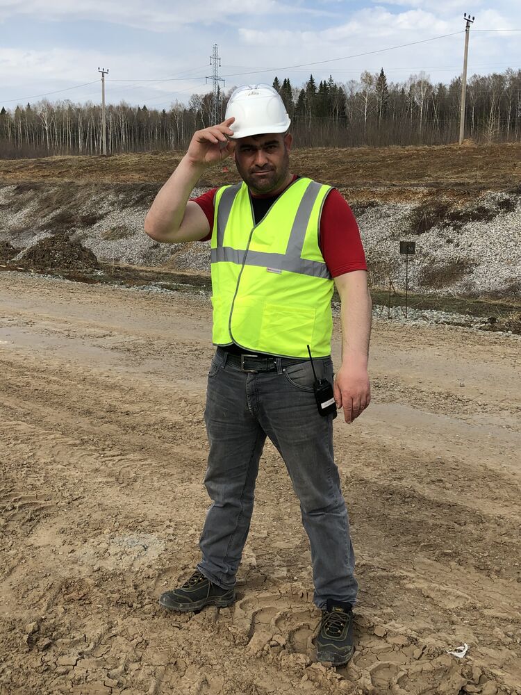  54559270  Yusuf, 42 ,    