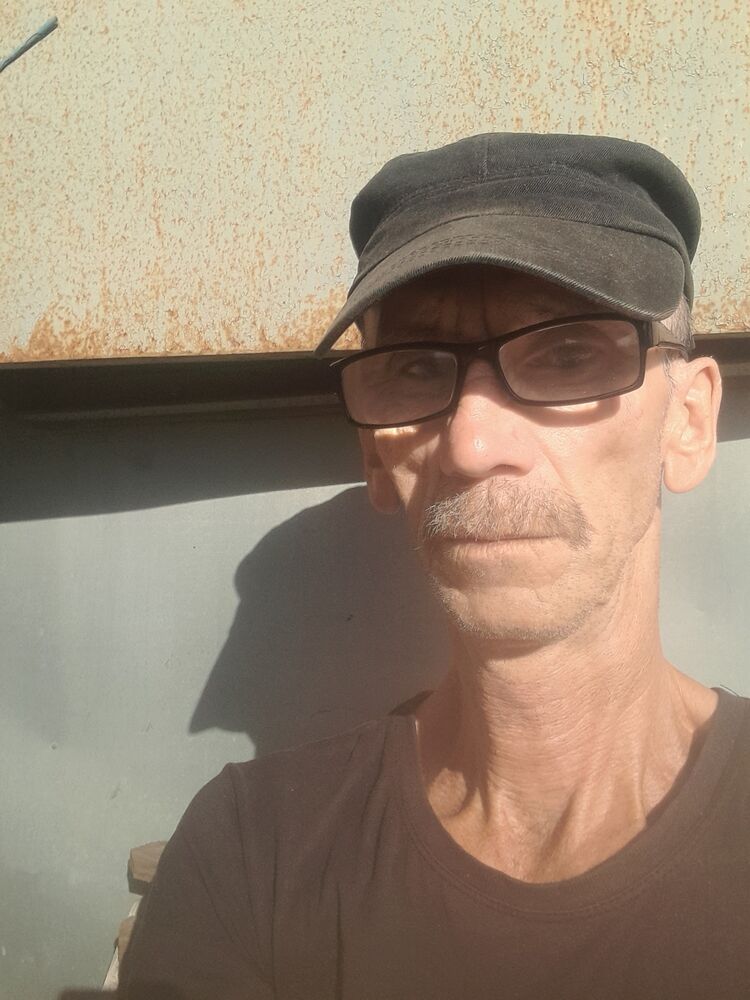 52802400  Sergey, 57 ,    