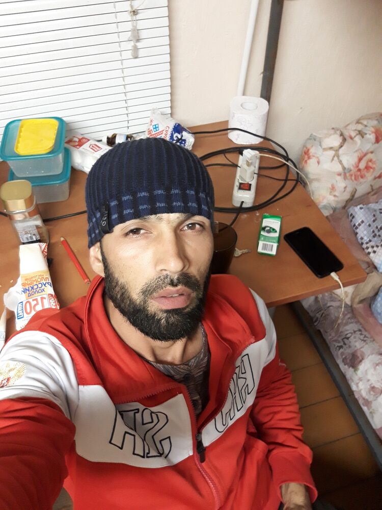  24031690  Ibragim, 38 ,    