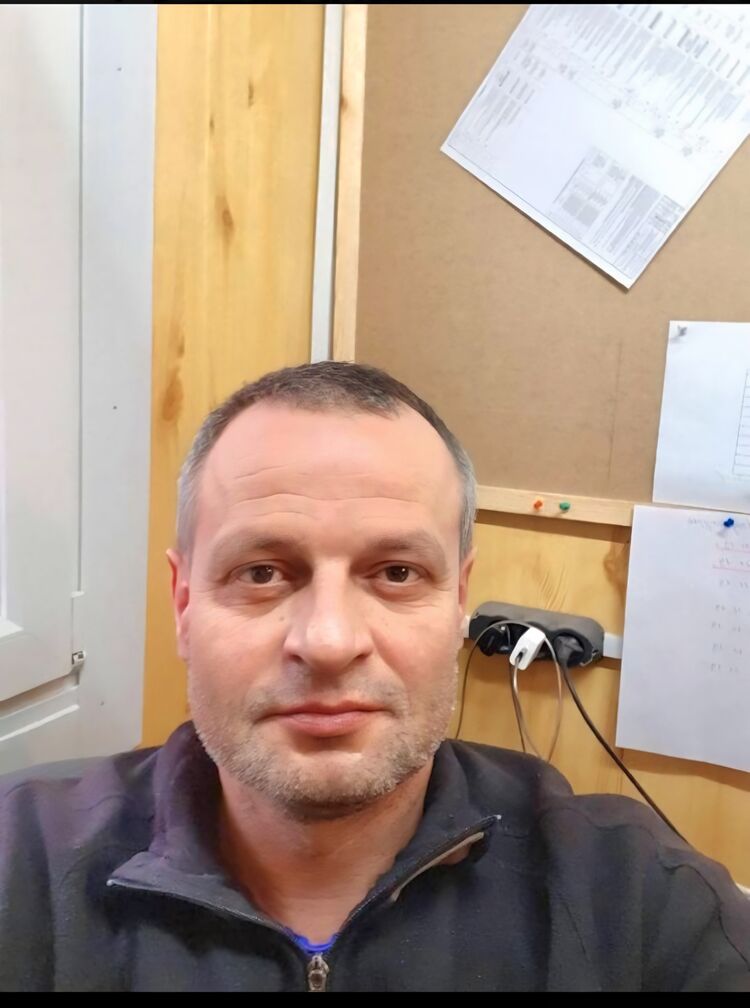  45206300  Roman, 51 ,    -
